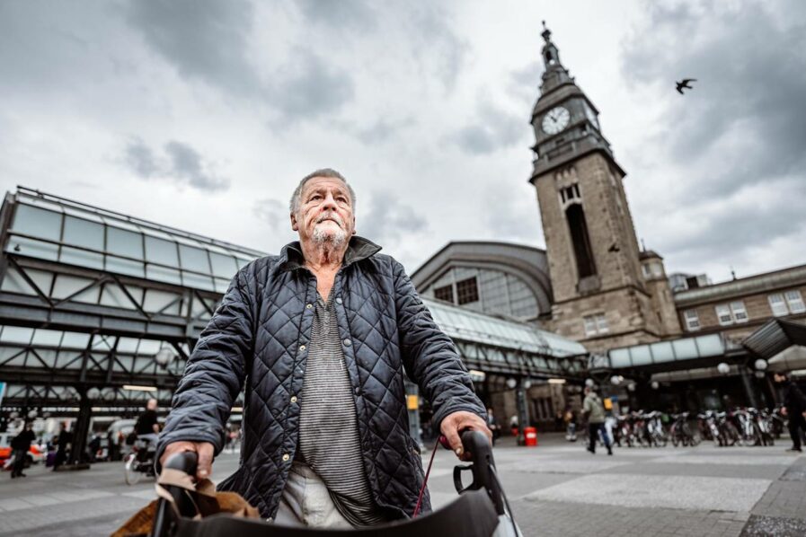 Hinz&Kunzt-Verkäufer Peter. Foto. Dmitrij Leltschuk