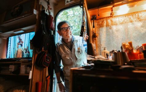 Kurt lebt neben dem Südpol in einem ausrangierten Wohnwagen. Foto: Dmitrij Leltschuk