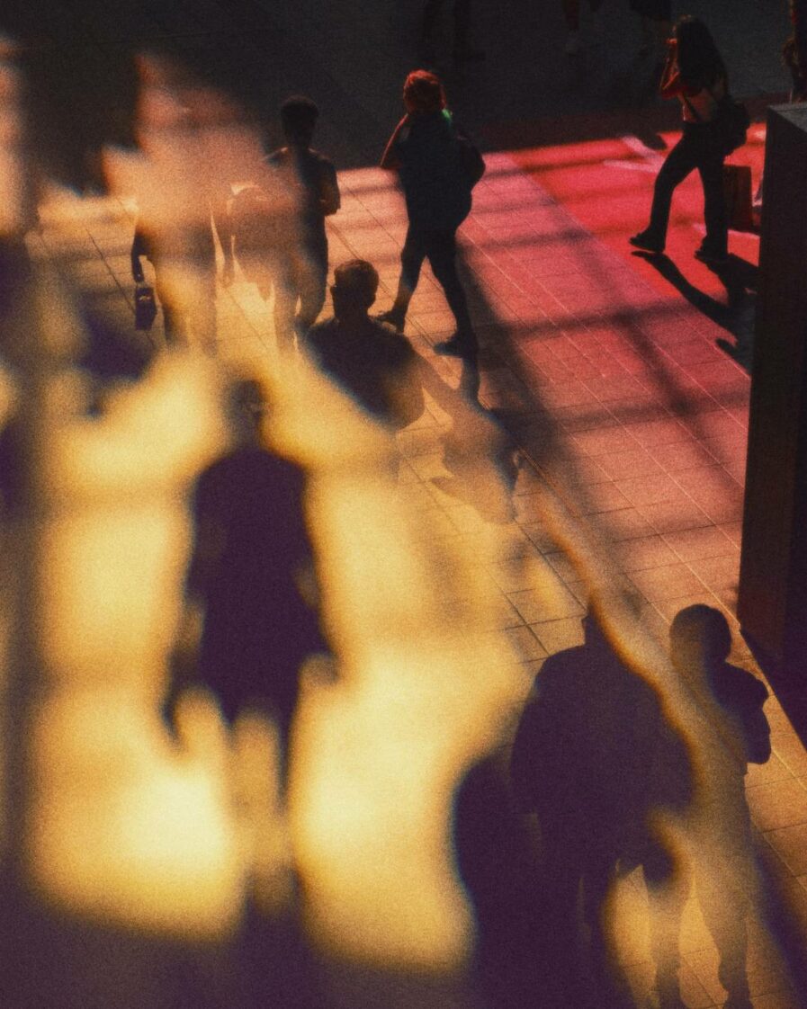 „In einer Großstadt hast du so ein Grundrauschen an vielen Menschen. Aber die meisten schaut man gar nicht richtig an“, sagt der Künstler. Foto: Kai-Uwe Gundlach.