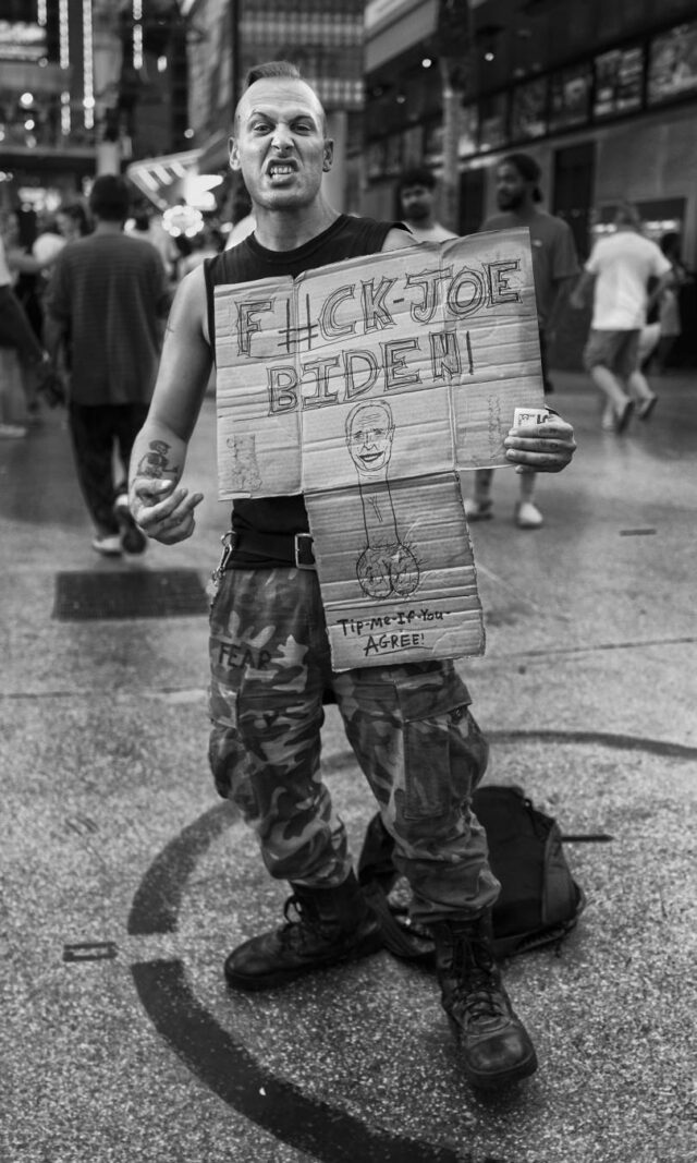 „Sachliche“ Auseinandersetzung mit dem demokratischen Präsidentschaftskandidaten, fotografiert in Las Vegas, 2024. Foto: Michael Dressel