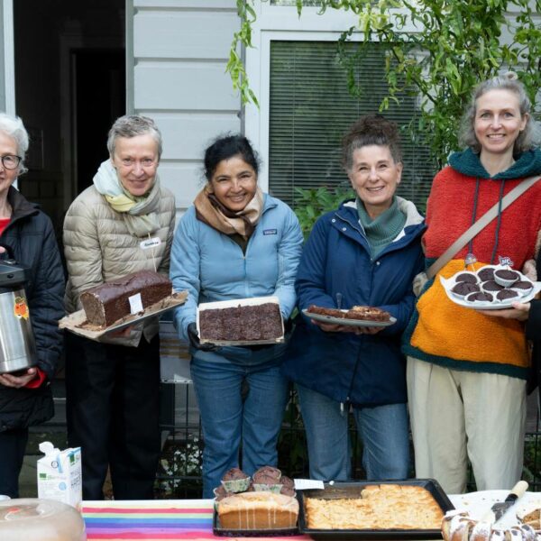 Sorgten für frischen Kaffee und selbst gebackenen Kuchen: Nachbarinnen am Grindelweg. Foto: Mauricio Bustamante