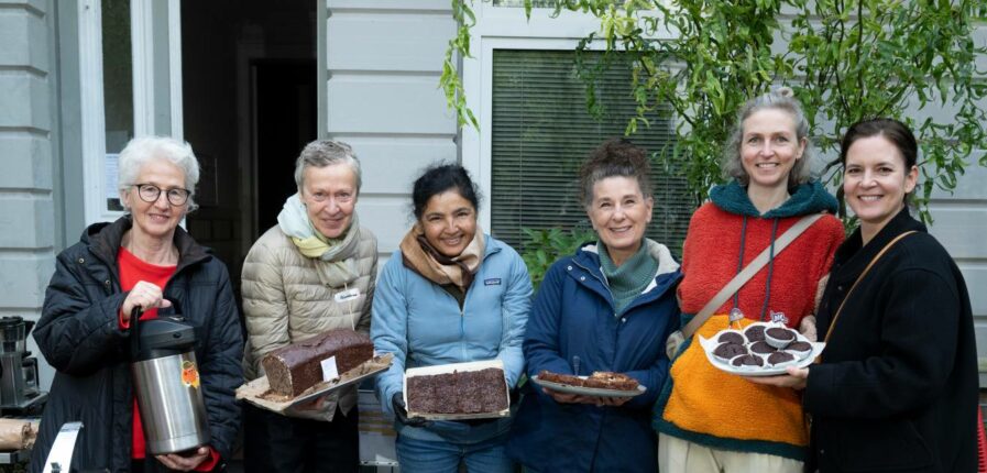 Sorgten für frischen Kaffee und selbst gebackenen Kuchen: Nachbarinnen am Grindelweg. Foto: Mauricio Bustamante