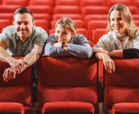 Filmkunst aus Leidenschaft: Artem Zaidman (links), Elena Botchanov (Mitte) und Galina Ponomareva vom KinoHafen-Orgateam. Foto: Dmitrij Leltschuk