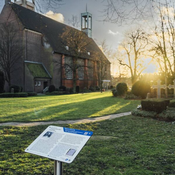 Gedenktafel auf dem Historischen Friedhof Wandsbek: Die Nazis taten alles, damit nichts mehr an einen der bekanntesten Widerstandskämpfer erinnerte: Helmuth James Graf Moltke wurde 1944 vom Volksgerichtshof zum Tode verurteilt. Foto: Miguel Ferraz